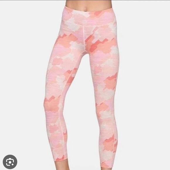 Outdoor Voices Pants - Outdoor Voices Pink Camouflage Print TechSweat Flex 7/8 Leggings Sz.M